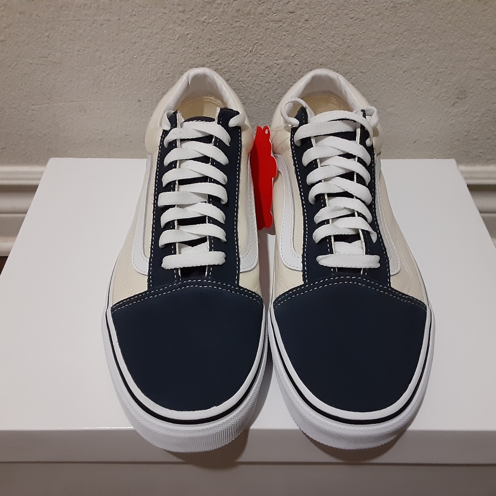 Vans - Picture 3 of 4